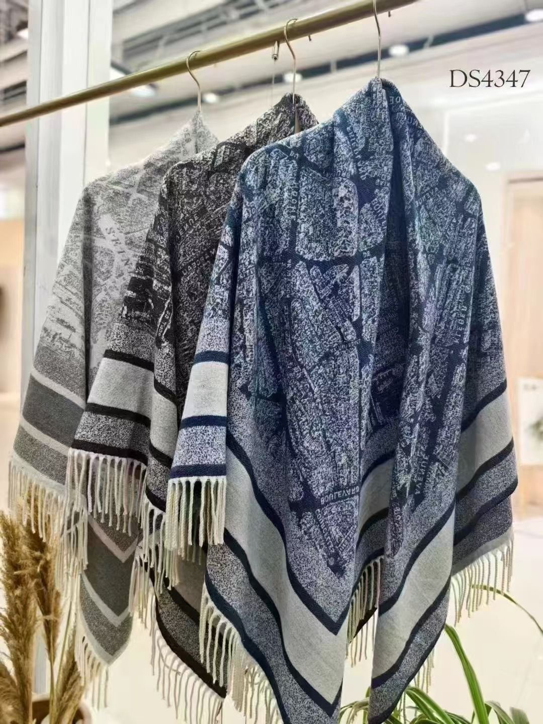 Master quality shawls - Image 5 of 6